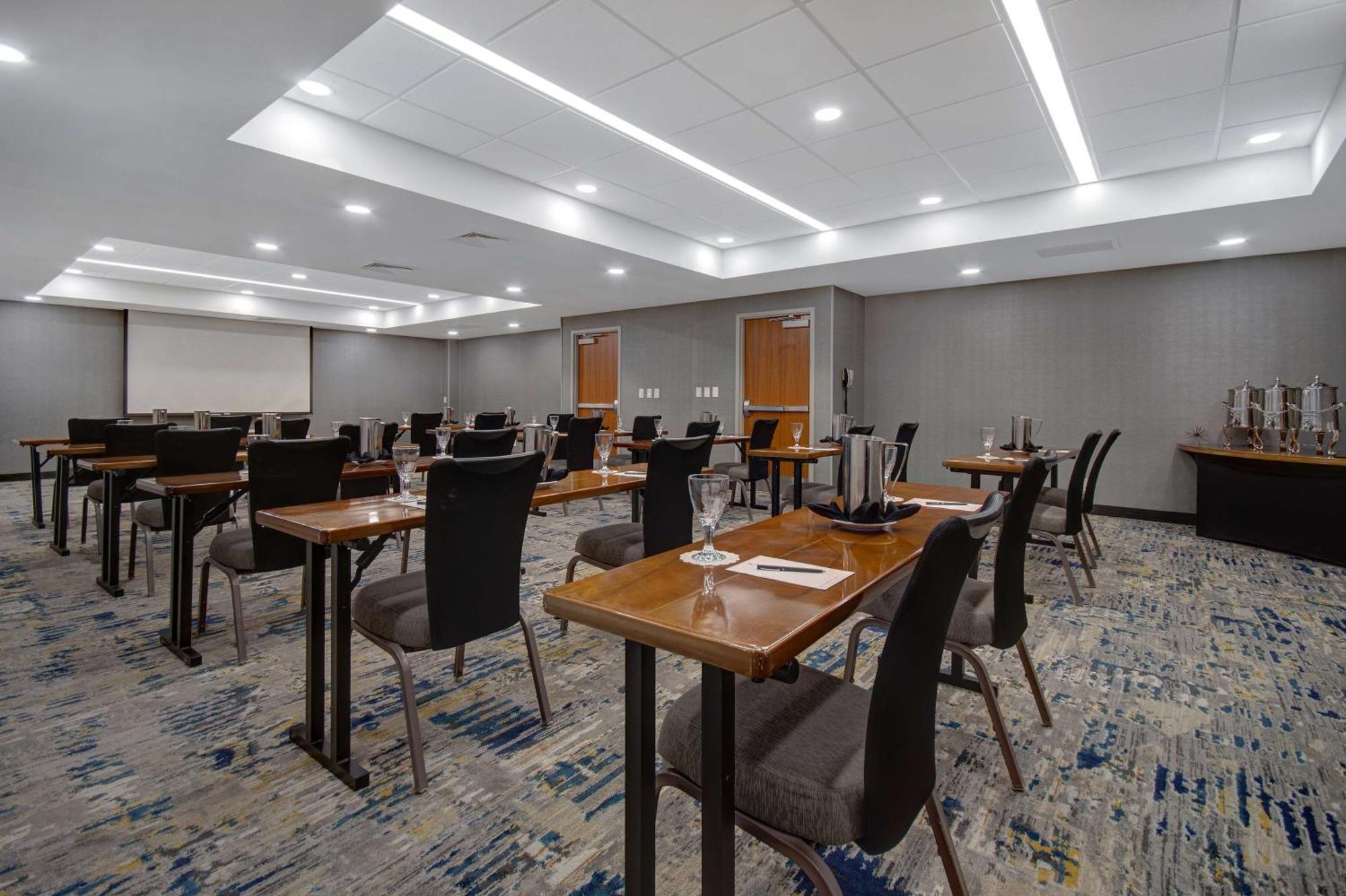 Embassy Suites By Hilton Detroit Metro Airport Romulus Exterior foto