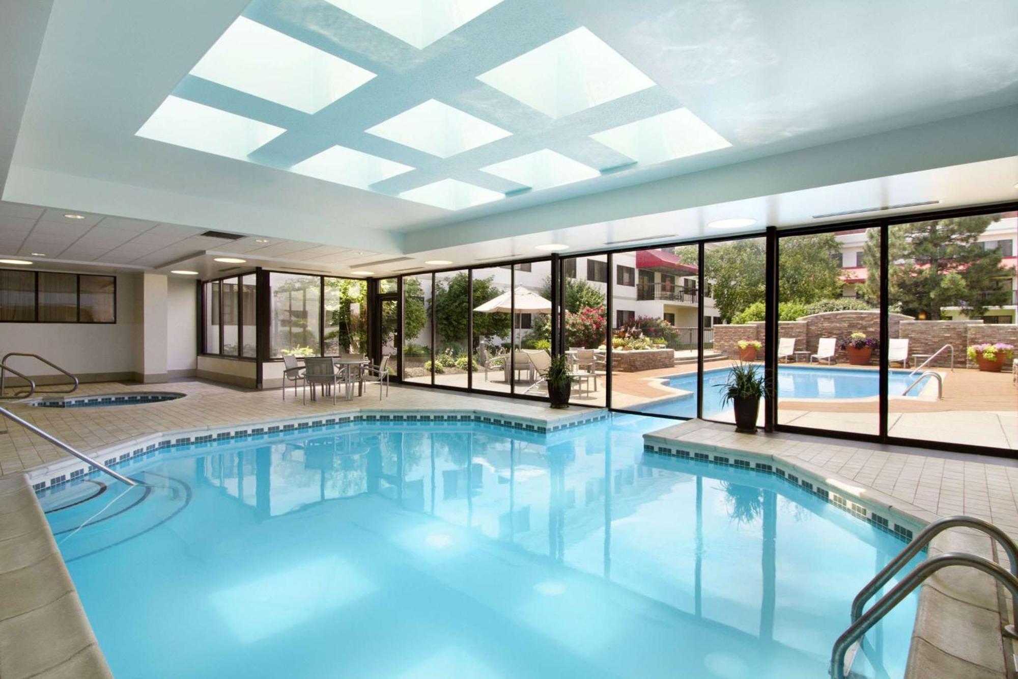 Embassy Suites By Hilton Detroit Metro Airport Romulus Exterior foto